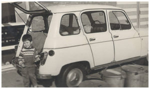 Gabrie met de Renault 4